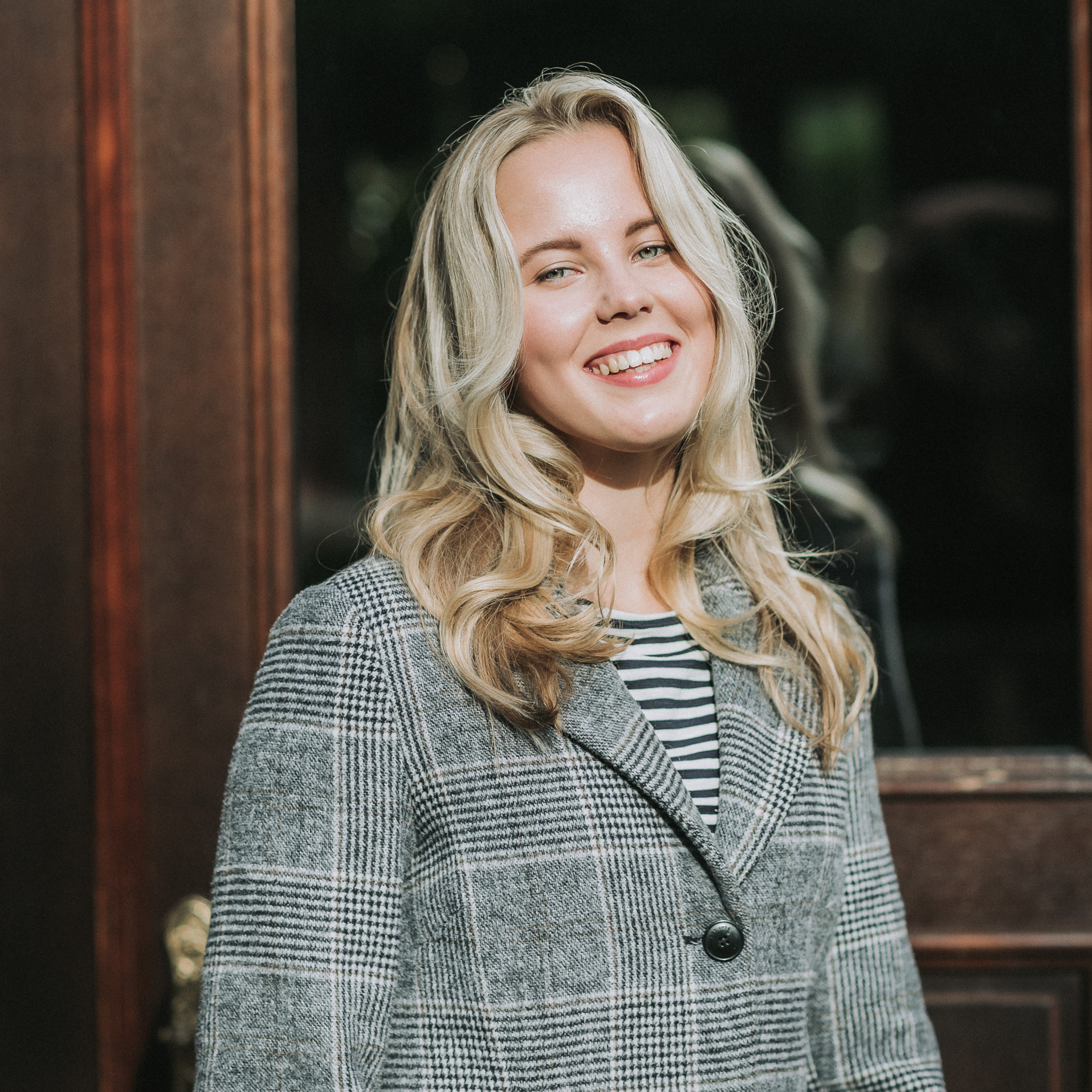 Everything About Hair Lustre: How to Make Your Hair Shiny?